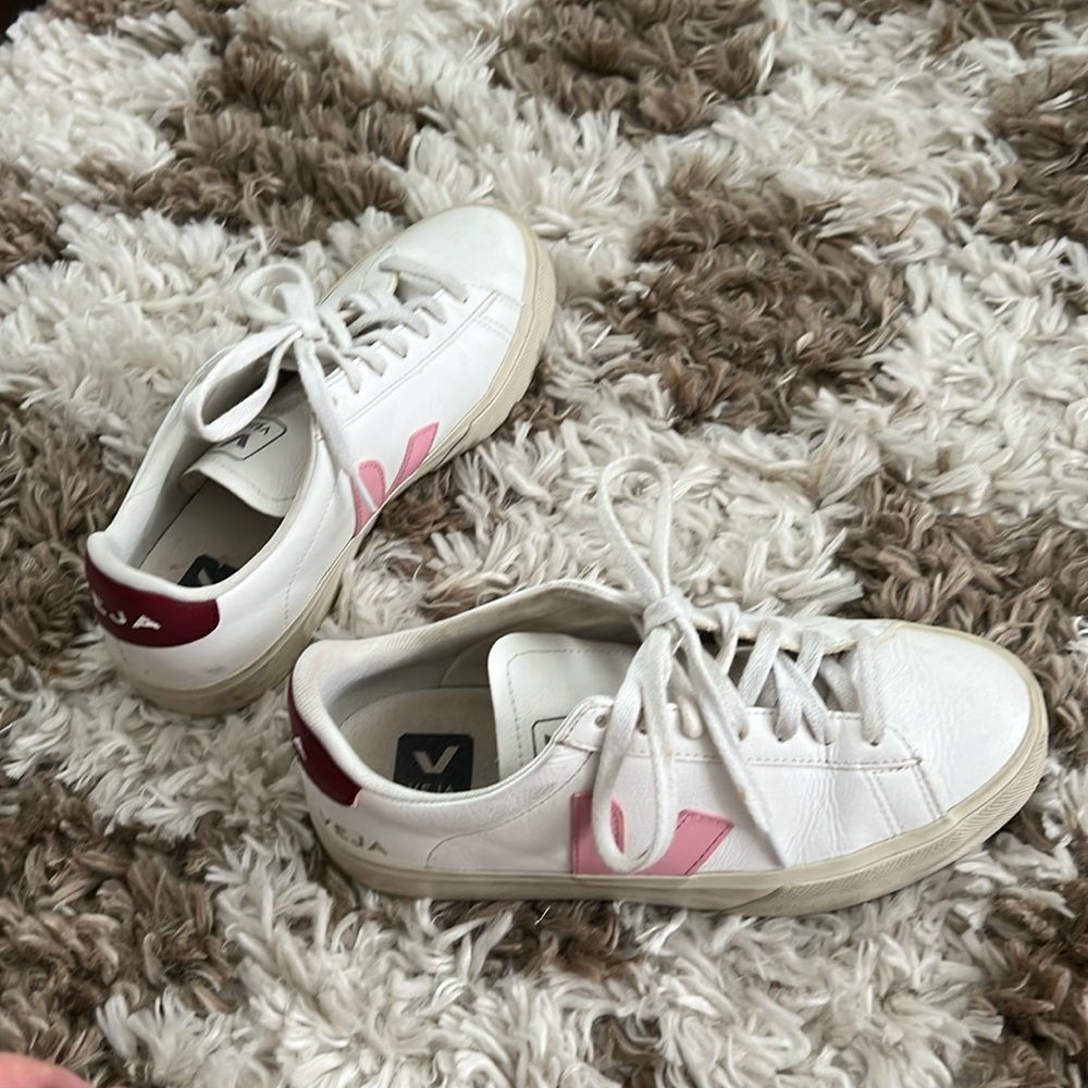 Veja White Pink Maroon sz38 us7